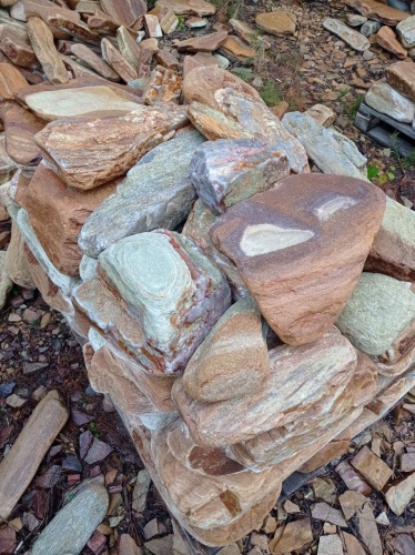 Златолит жёлтый, жёлто-зелёный глыбки и валуны для ланшафтного дизайна купить в Чеченской Республике