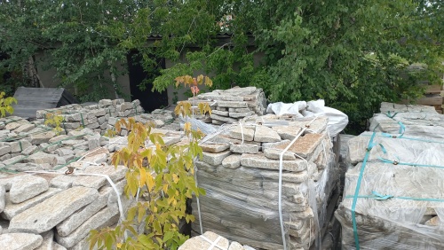 Плитняк галтованный гранитный для ландшафтного дизайна купить в Чеченской Республике