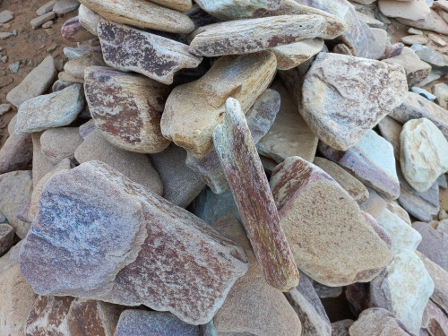 Златолит жёлтый, жёлто-зелёный глыбки и валуны для ланшафтного дизайна купить в Чеченской Республике