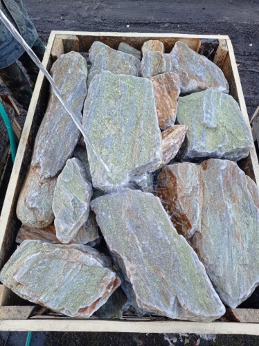 Златолит жёлтый, жёлто-зелёный глыбки и валуны для ланшафтного дизайна купить в Чеченской Республике