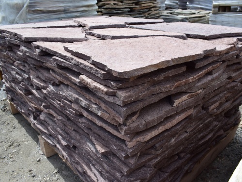 Плитняк лемезит бордовый для облицовки цоколя 20-25 мм  купить в Чеченской Республике