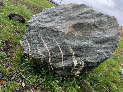 Гигантские зелёные валуны для ландшафтного дизайна весом более 5 тонн купить в Чеченской Республике