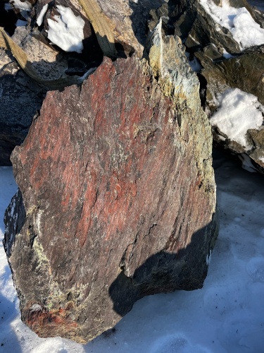 Ландшафтные глыбы красно-фиолетовые 200-1000 килограмм купить в Чеченской Республике