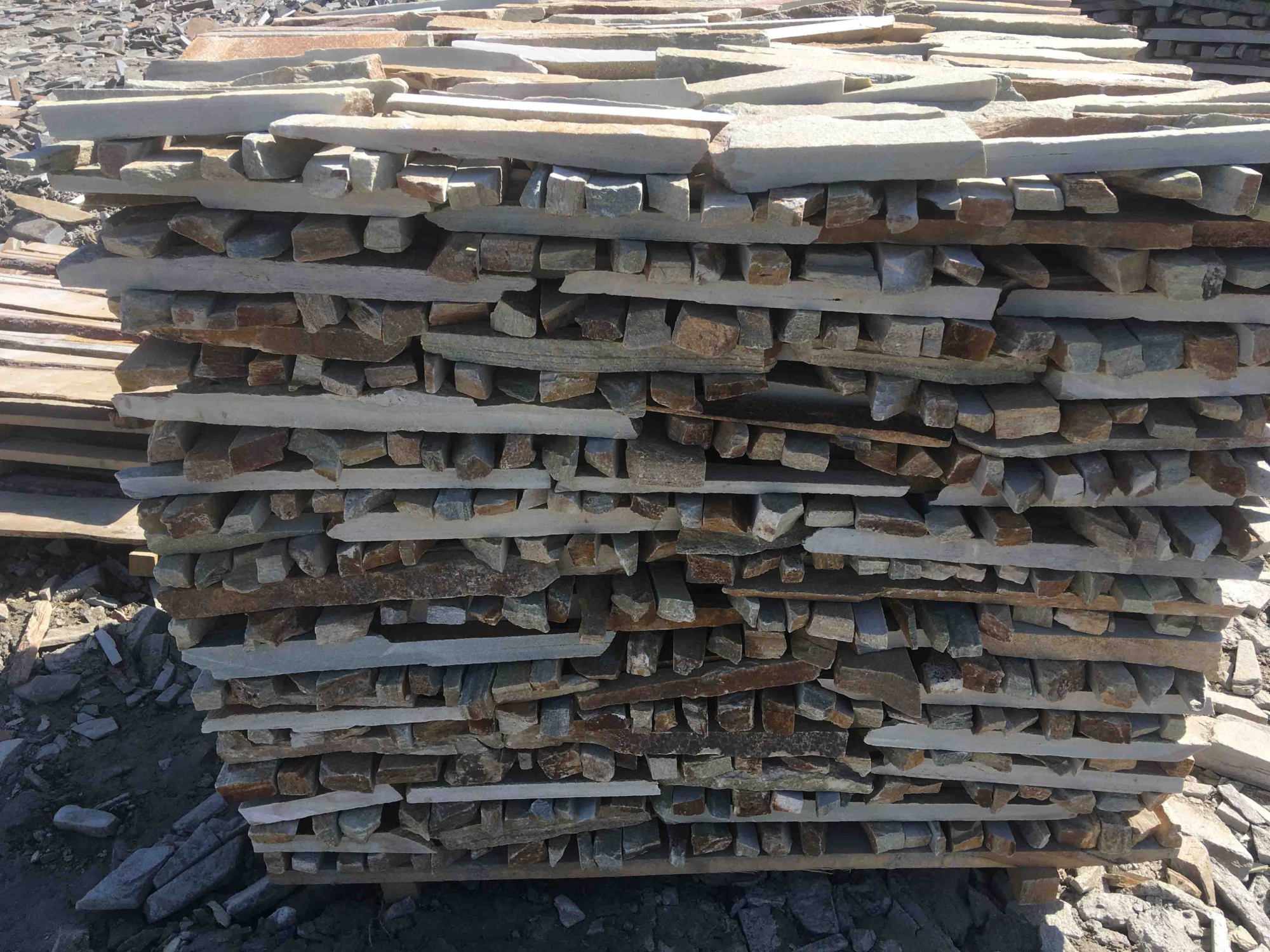 Горбушка златолит золотистый для облицовки купить в Чеченской Республике