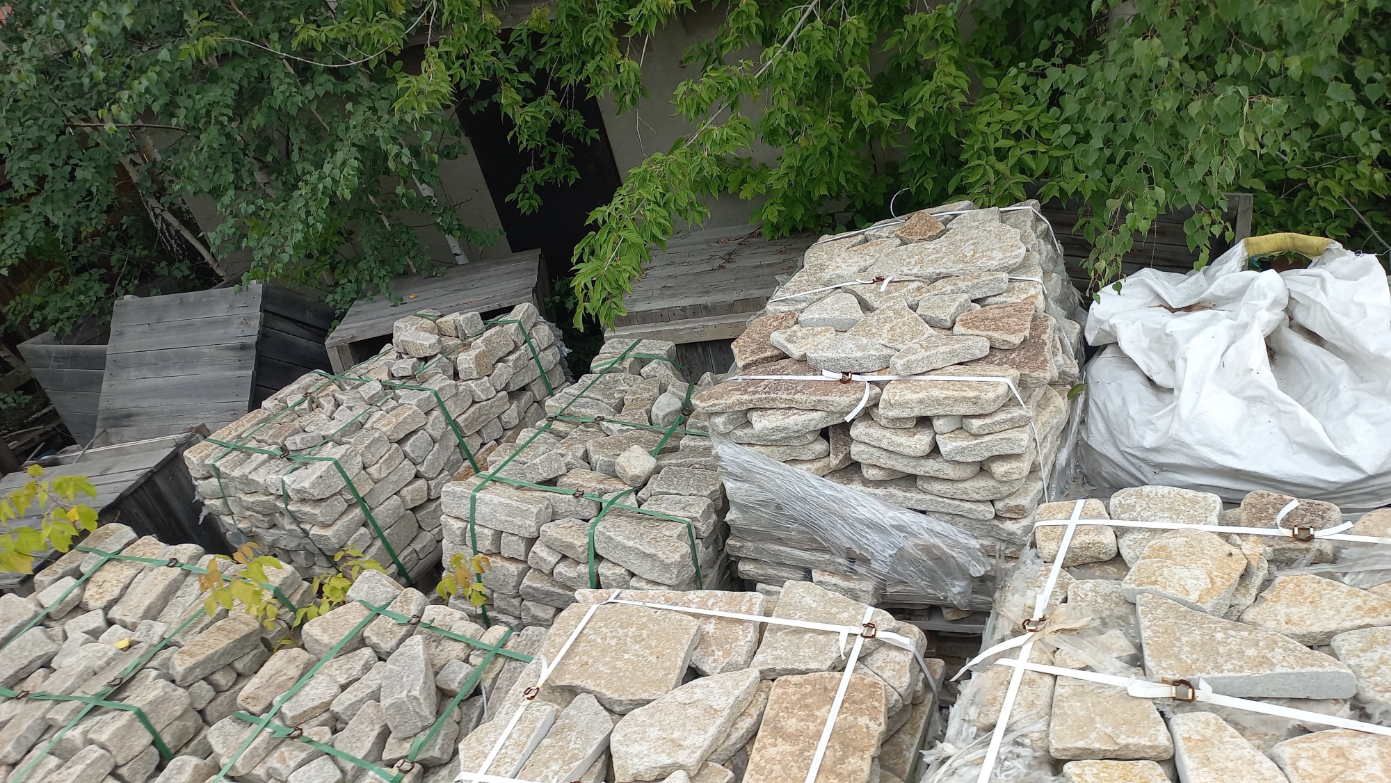 Плитняк гранитный галтованный купить в Чеченской Республике