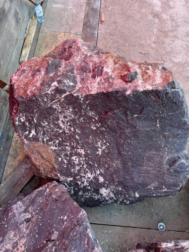 Камни для ландшафтного дизайна красно-фиолетовые 10-60 килограмм купить в Чеченской Республике