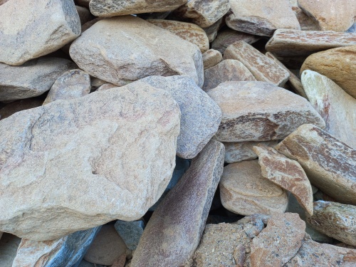 Златолит жёлтый, жёлто-зелёный глыбки и валуны для ланшафтного дизайна купить в Чеченской Республике