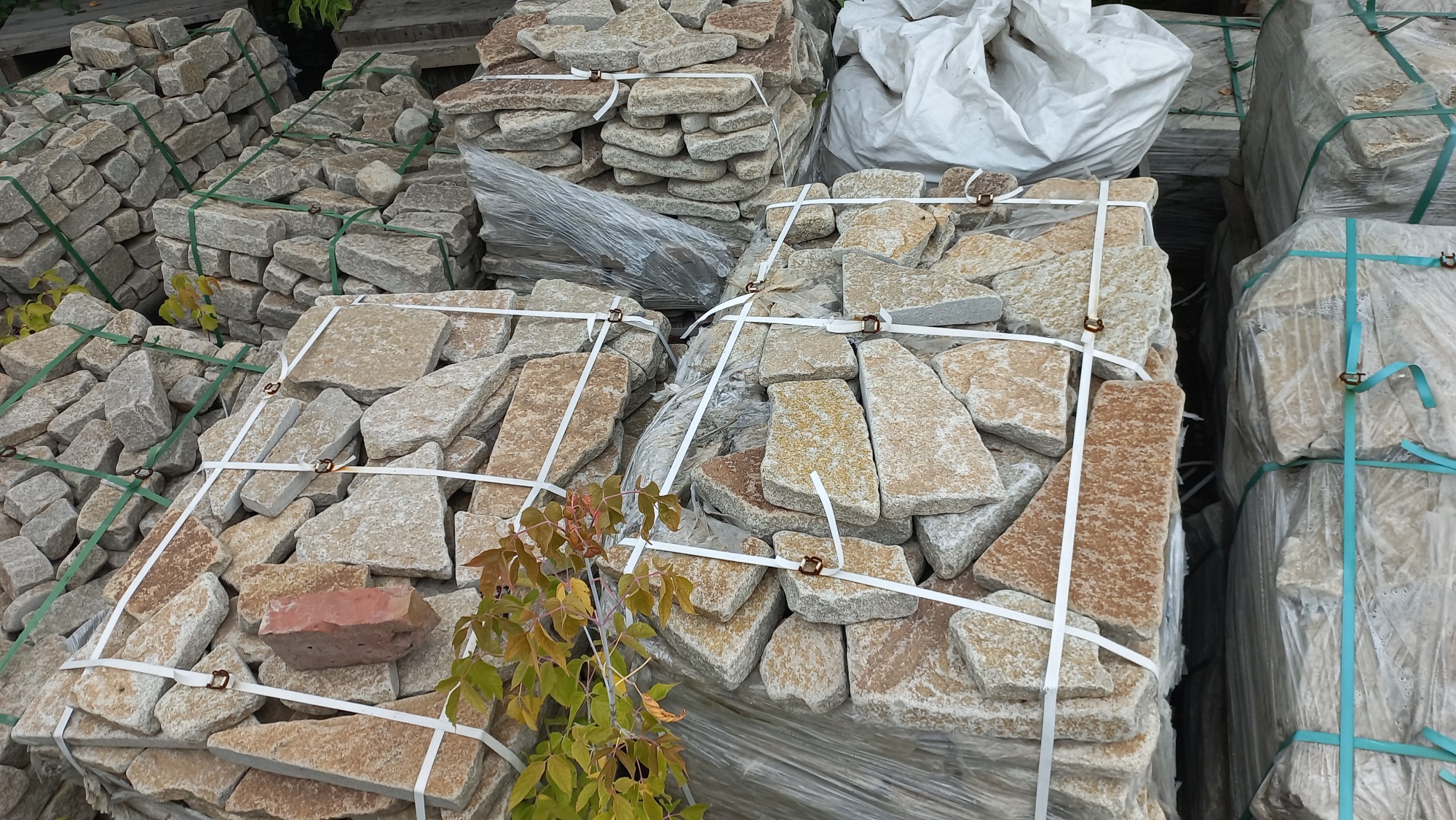 Плитняк гранитный галтованный купить в Чеченской Республике