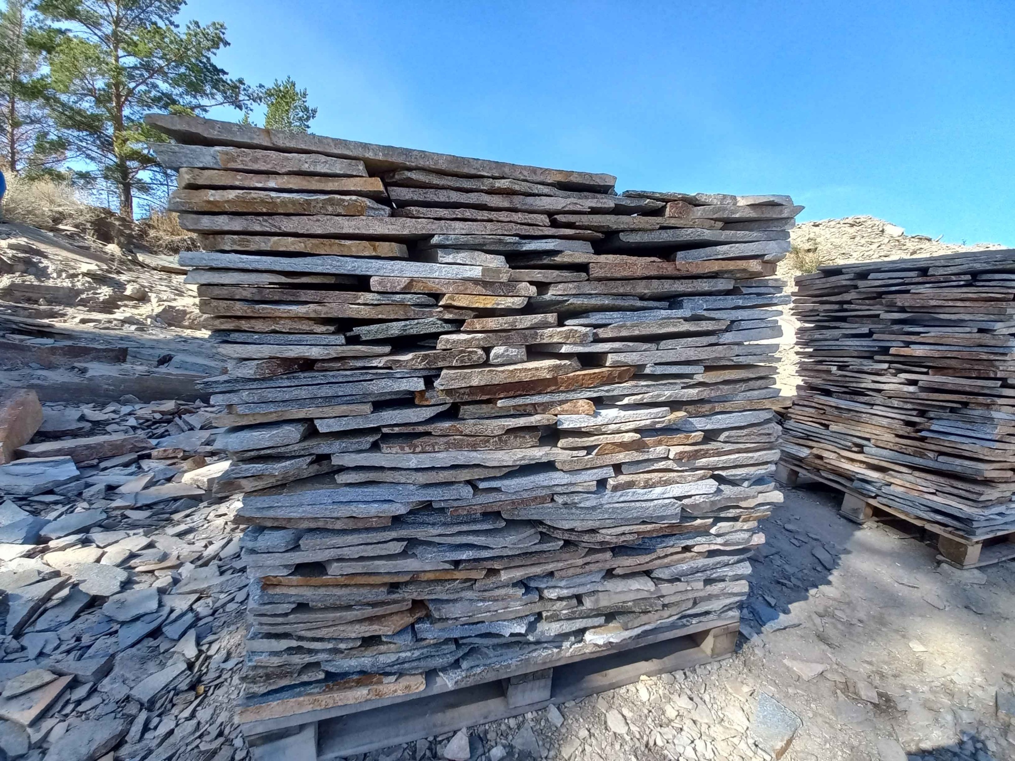 Плитняк златолит серебристый для фасада купить в Чеченской Республике