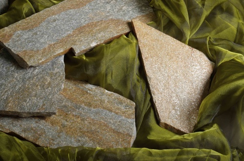 Плитняк златолит Уральский для цоколя, отмостки купить в Чеченской Республике