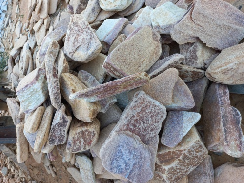 Златолит жёлтый, жёлто-зелёный глыбки и валуны для ланшафтного дизайна купить в Чеченской Республике